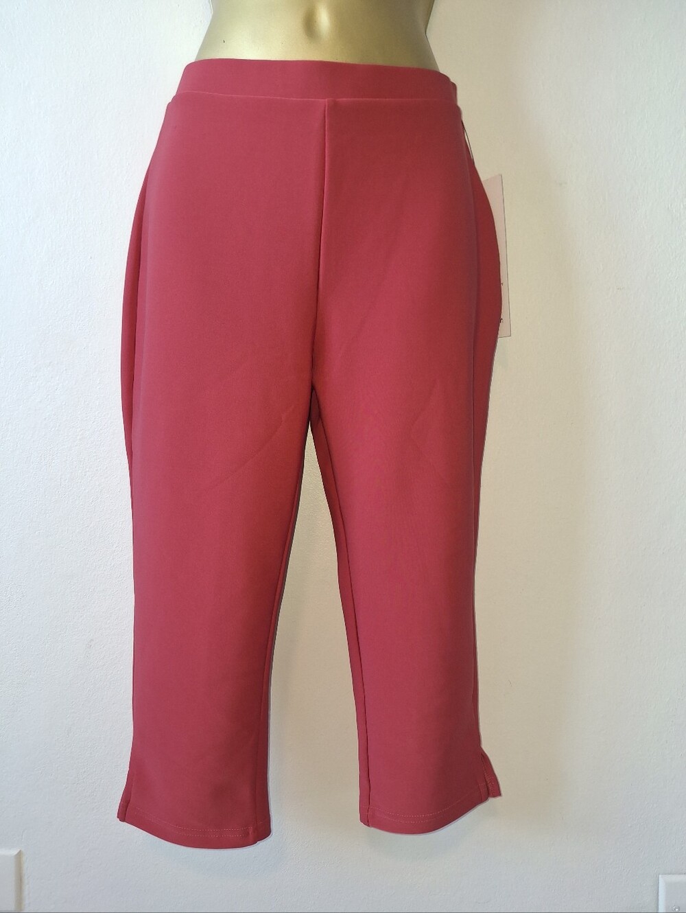 Women's Light Red Cropped Ponte Pants